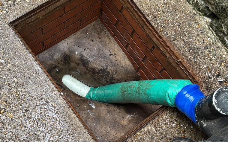 Open inspection chamber during a blocked drain clearance